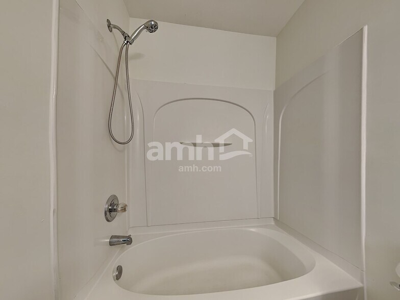 Building Photo - 1315 Emory Ln NW