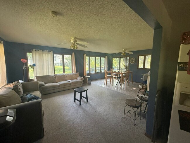 Building Photo - New Listing - 4 Bedroom House on Iowa City Westside on Sunset