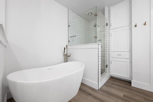 Building Photo - 1709 Channel Rd