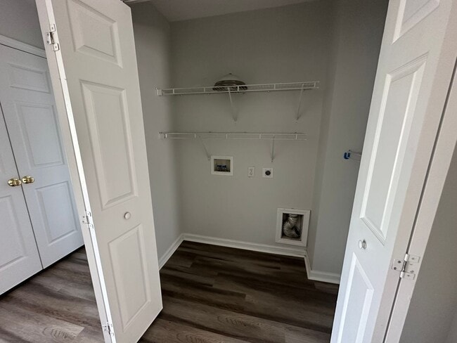 Building Photo - Charming Home