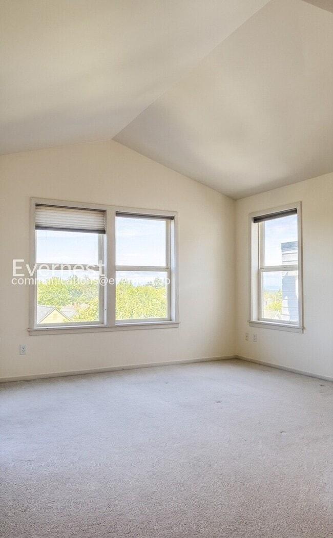 Building Photo - 3 Bed, 2 Bath Home with Garage / Vouchers Accepted / Available Soon!