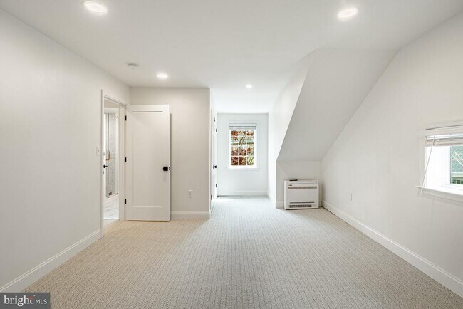 Building Photo - 539 Northbrook Rd