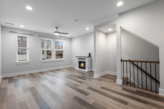 Building Photo - 644 W End Dr