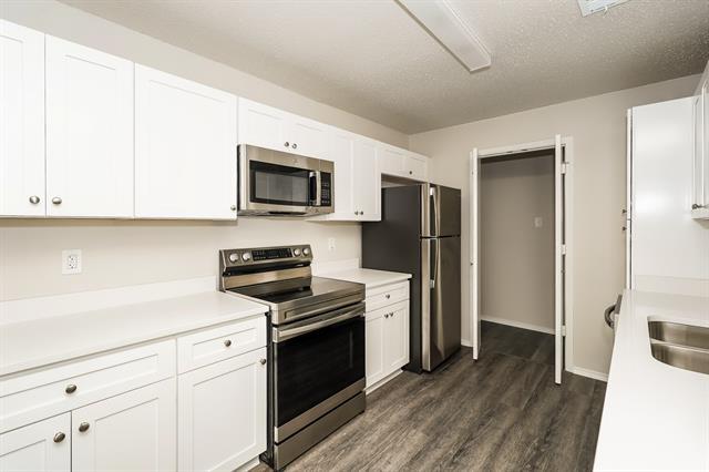 Building Photo - 2336 Markland St