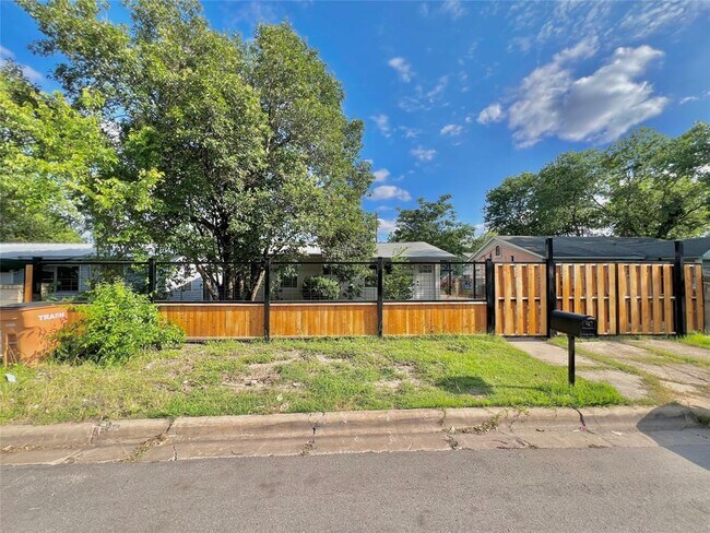Building Photo - 6615 Galindo St