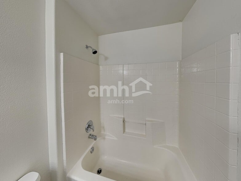 Building Photo - 9233 Lowery Point Ct