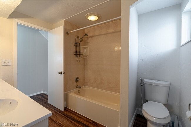 Building Photo - 8671 Ashwood Dr