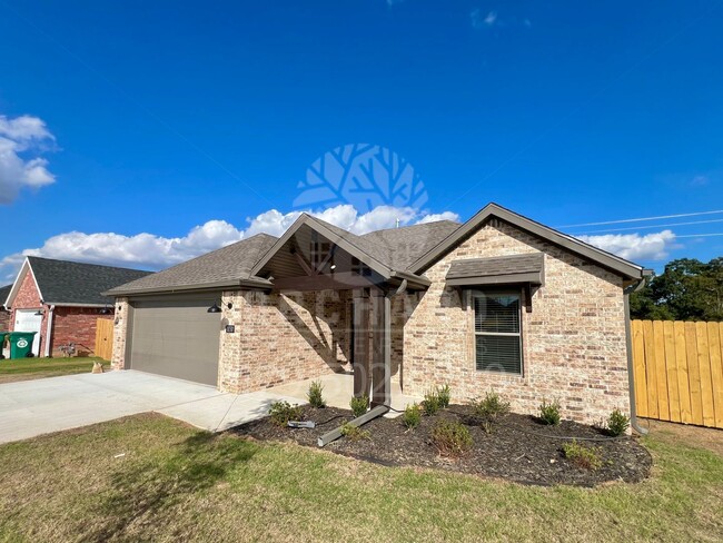 Building Photo - Single Family Home - Stunning Huntley Plan