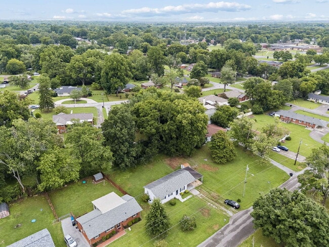 Building Photo - "Charming 3-Bedroom Retreat with Spacious Living in Murfreesboro!"