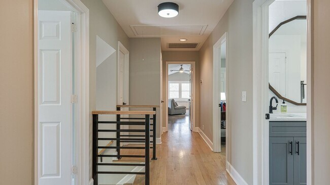 Building Photo - Modern Remodeled 4 Bedroom Rental Home in Brentwood
