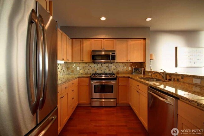 Building Photo - 2Bd/2Ba Kirkland Condo