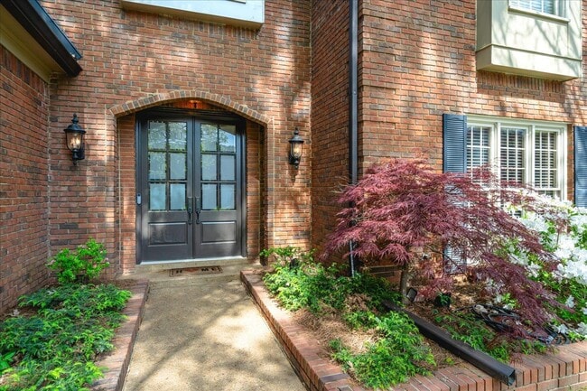 Building Photo - 2585 Brachton Ave