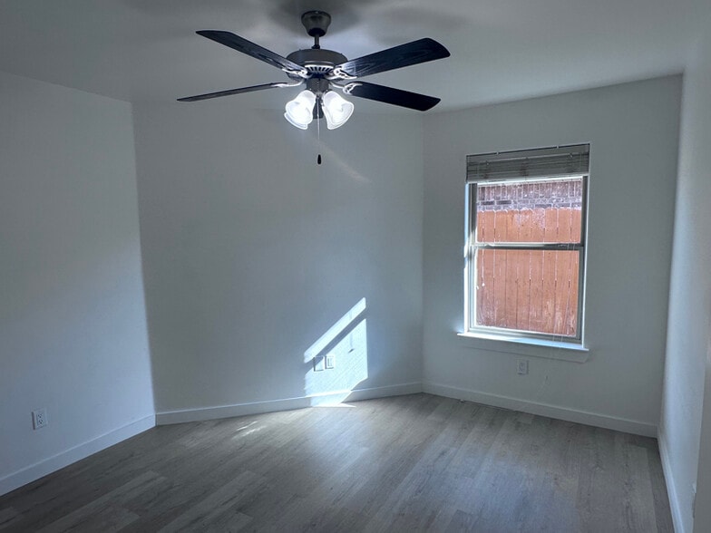 Building Photo - 11902 Evanston Ave