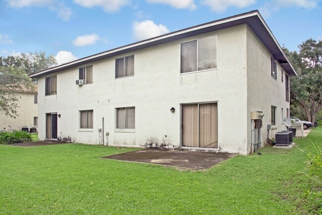 Building Photo - 2290-2296 Fox Hollow Dr.