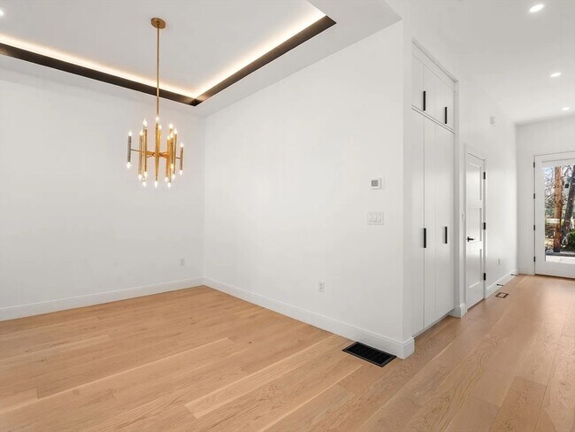 Building Photo - 114 Church St