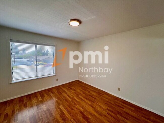 Building Photo - 3552 Larchmont Ct