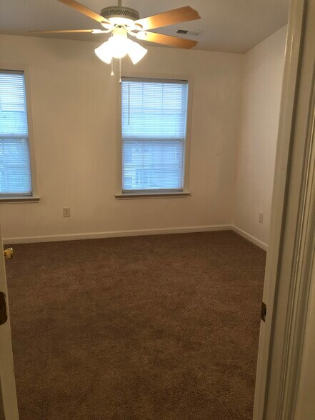 Building Photo - 103 Aero St