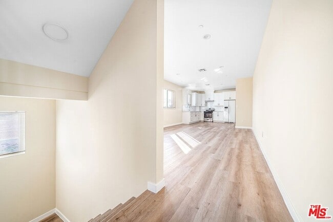 Building Photo - 1002 E 33rd St