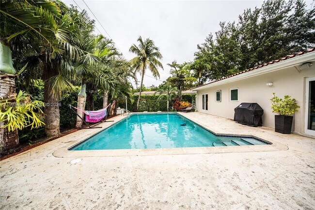 Building Photo - 1315 San Ignacio Ave