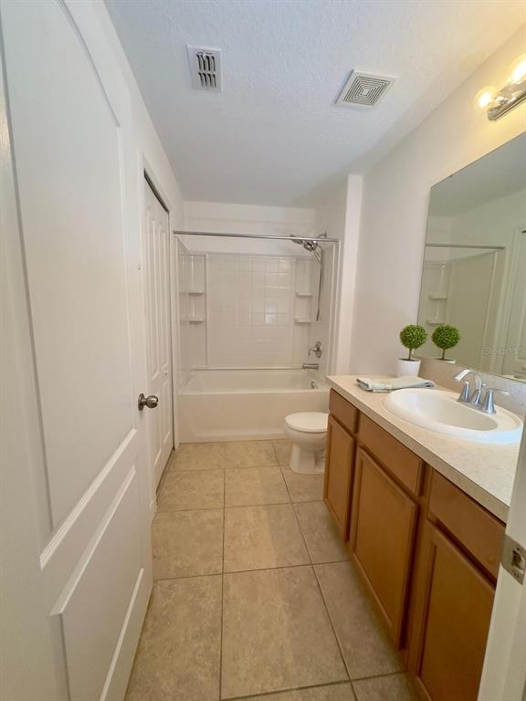 Building Photo - 1335 Priory Cir