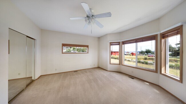 Building Photo - 2 Bed 2 Bath - Penn Cove - Small Dog - Vie...