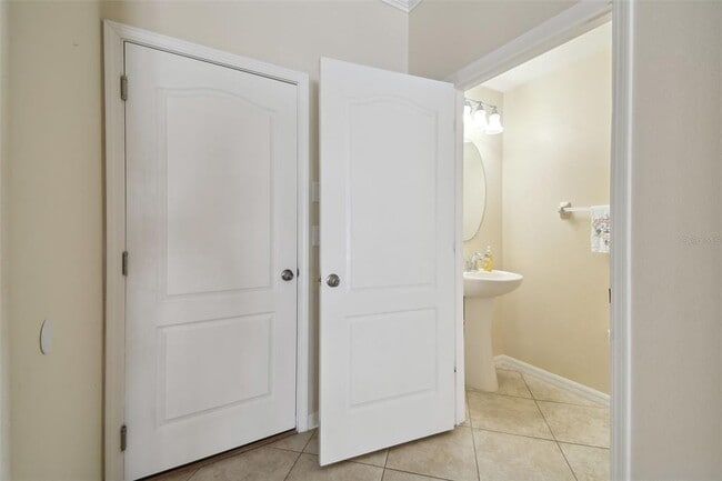 Building Photo - 11981 Greengate Dr