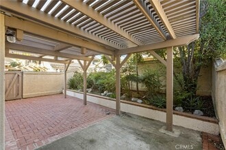 Building Photo - 134 Encantado Canyon