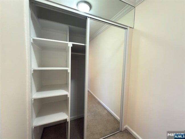 Building Photo - 400 Fairview Ave