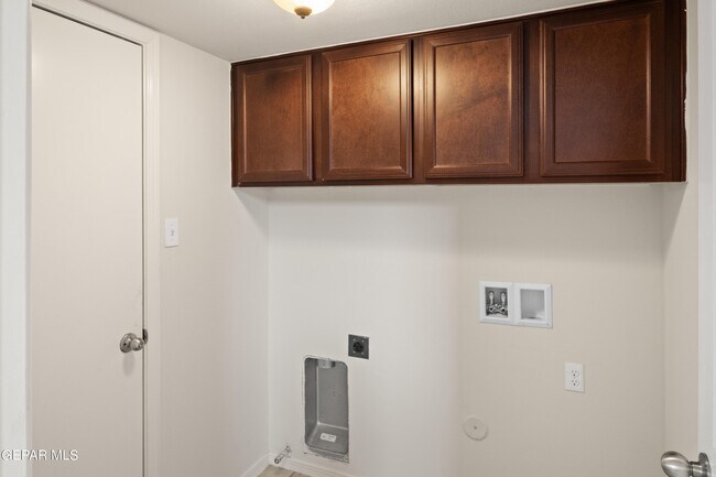 Building Photo - 14432 Russell Borea