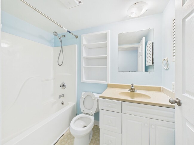 Building Photo - Charming 2-Bedroom near Gypsy Hill Park