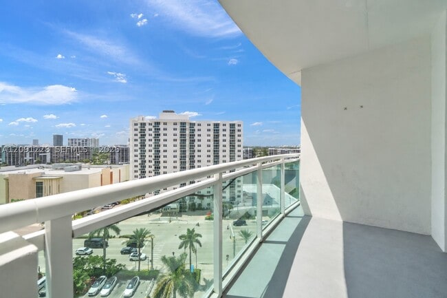 Building Photo - 3001 S Ocean Dr