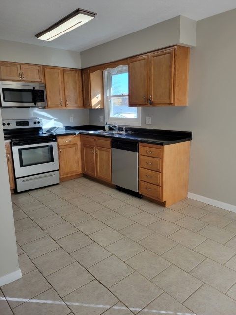 Building Photo - 1915 N Blackfoot Dr