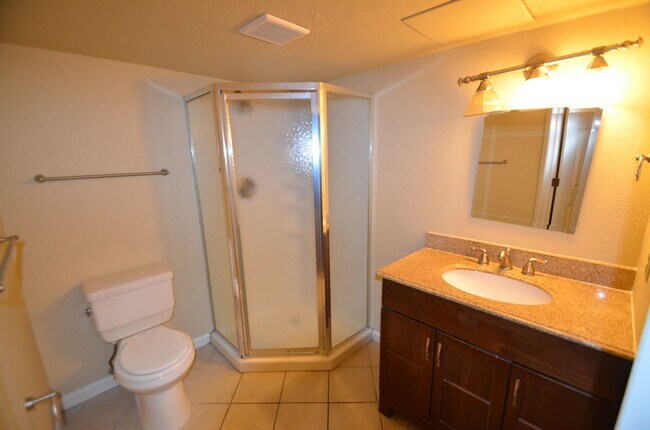 Building Photo - 670 Winona Ct