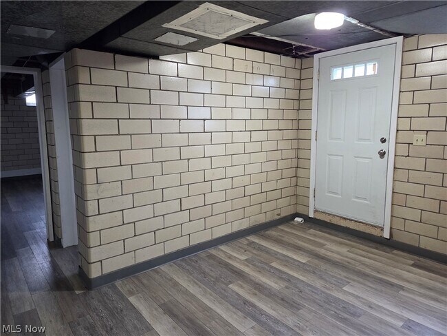 Building Photo - 3976 Faircrest St SW