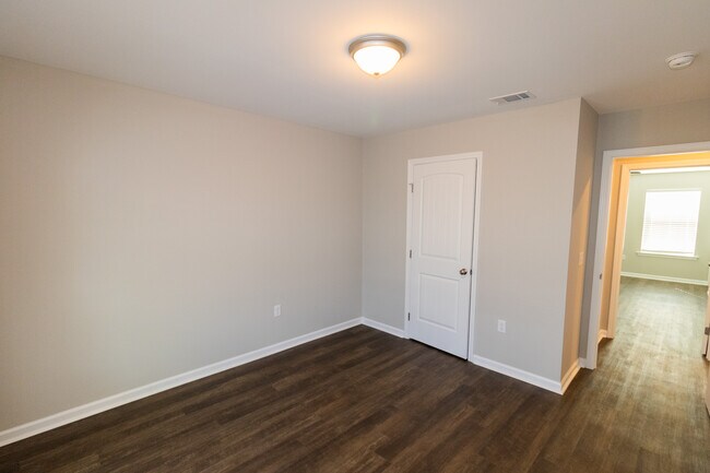 Building Photo - 123 Callaway Cres