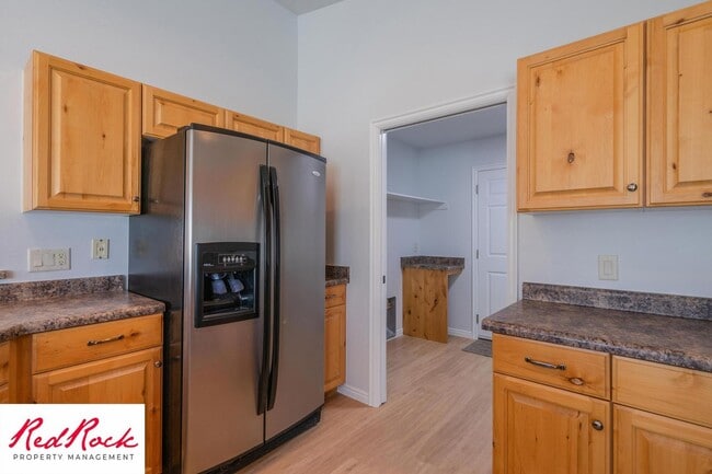 Building Photo - 4 Bedroom in Amber Estates - Newer LVP Flooring throughout home!