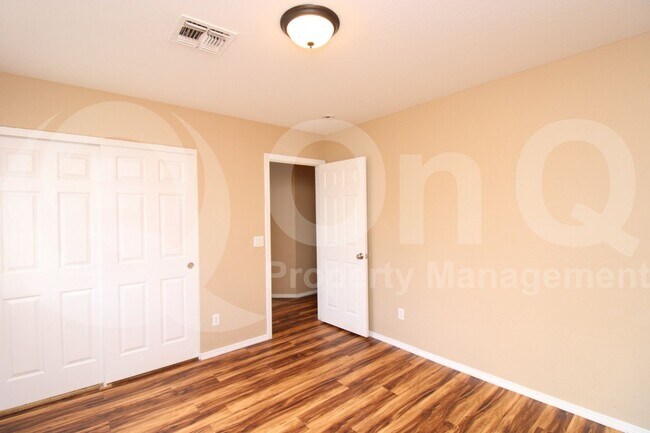 Building Photo - 2318 W Tanner Ranch Rd