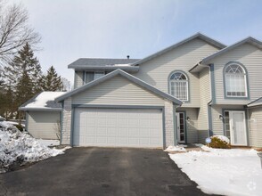 Building Photo - Spacious 3-Bed, 3-Bath Townhome with Moder...