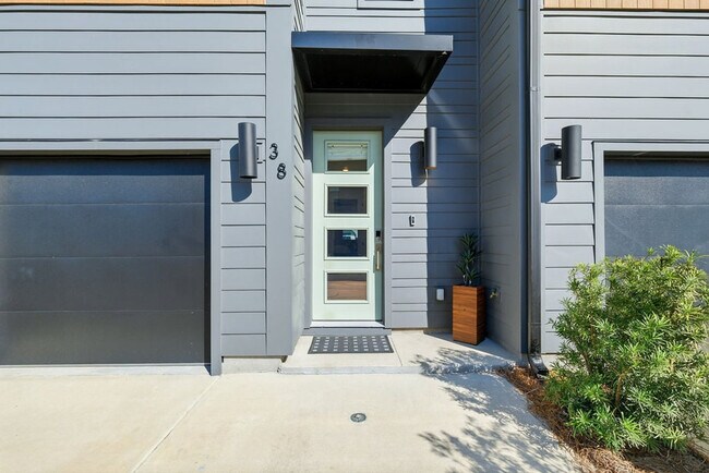Building Photo - 38 Blue Eden Lp