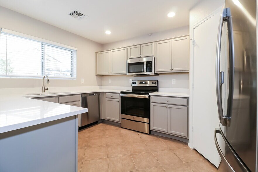 Building Photo - 24254 W Desert Bloom St