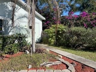 Building Photo - 429 49th St