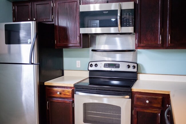 Building Photo - Norfolk condo across from Chesapeake Bay