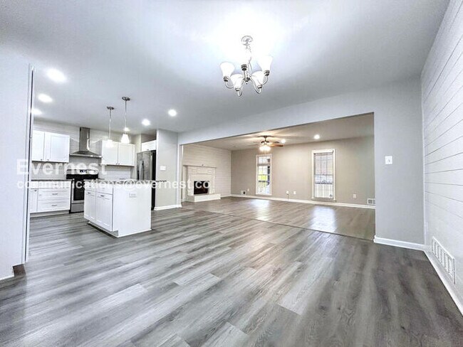 Building Photo - 204 Battle Dr