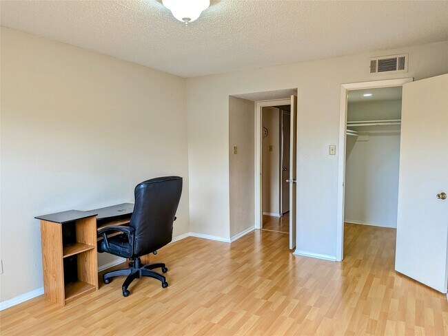 Building Photo - 10555 Turtlewood Ct