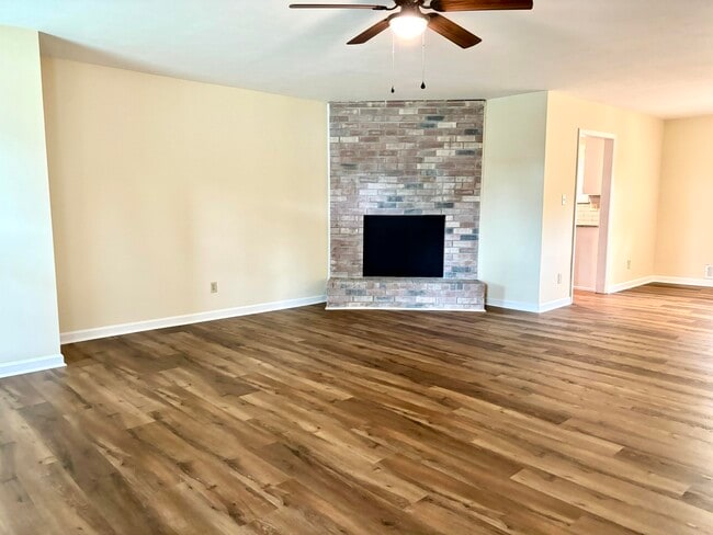 Building Photo - 292 Murray Dr