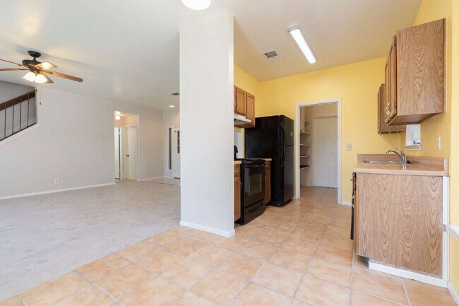 Building Photo - Charming 3-Bedroom Home in Feather Ridge –...