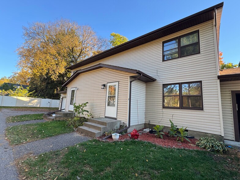 Building Photo - 612 4th St N