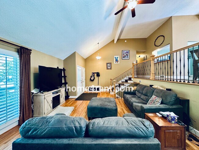 Building Photo - A Lovely, Four Bedroom Lenexa Home w/ Wood...