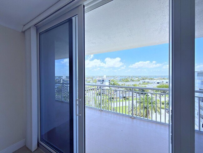 Building Photo - 3546 S Ocean Blvd