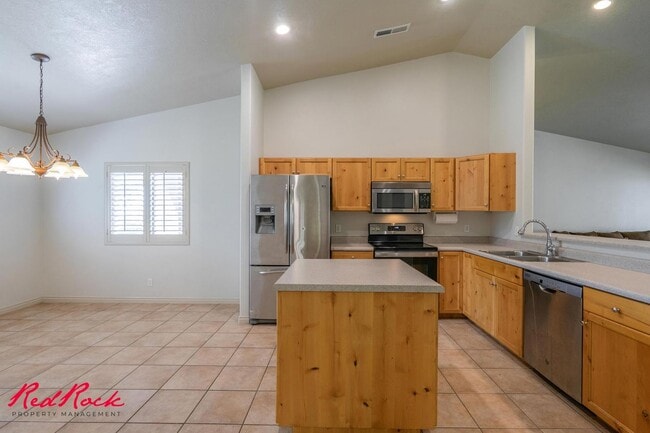 Building Photo - Partially Furnished 3 Bedroom Home with Co...